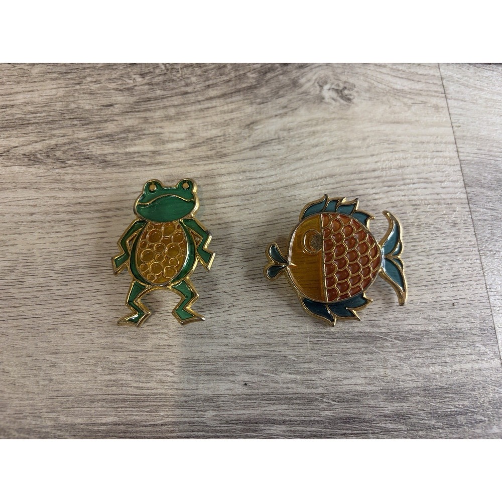 Vintage Enamel Plastic Frog Fish Green Gold Pin Jewelry